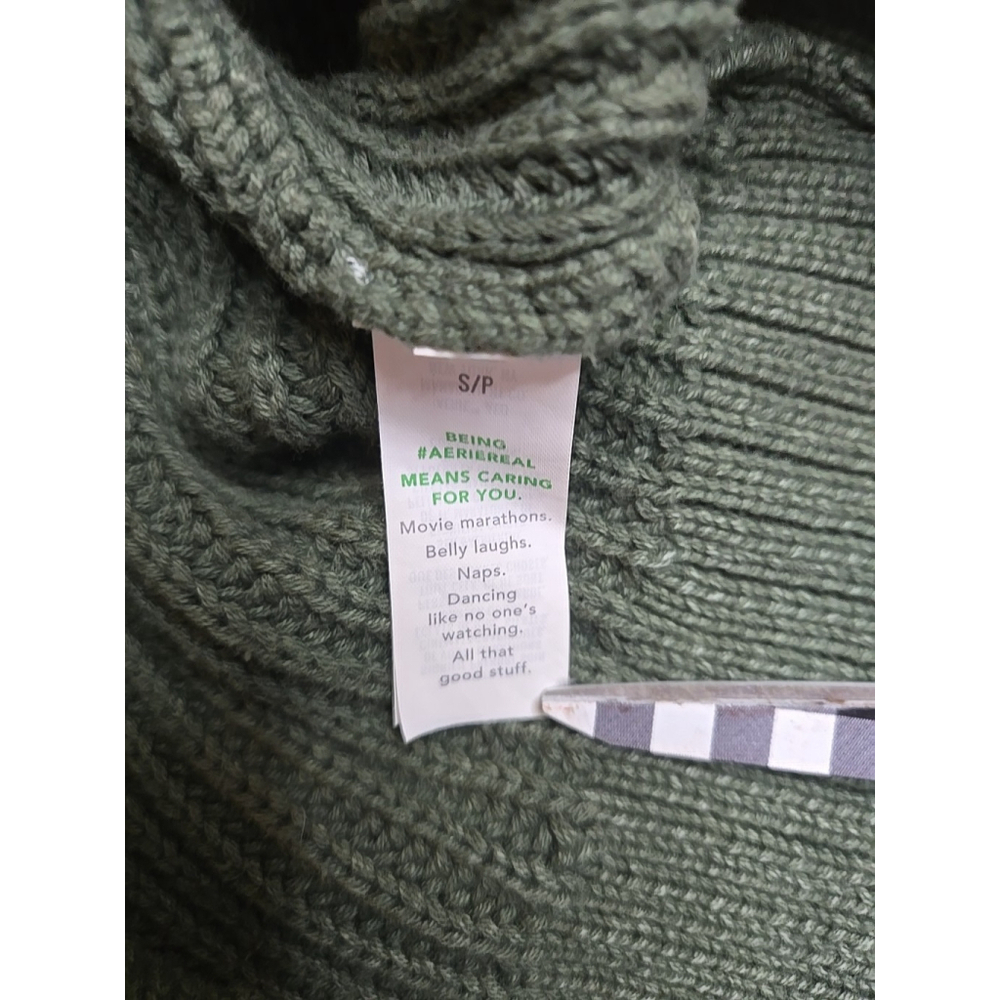 Aerie Women's Green Cable Knit V-Neck Slouchy Long Sleeve Sweater Size Small - Picture 7 of 9